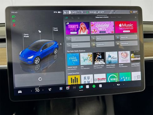 Used 2022 Tesla Model Y Long Range image 25