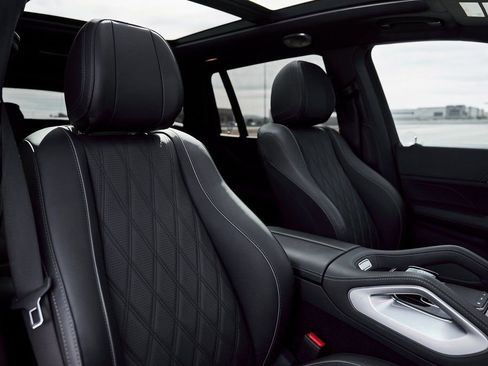 Used 2024 Mercedes-Benz Maybach GLS 600 4MATIC image 44