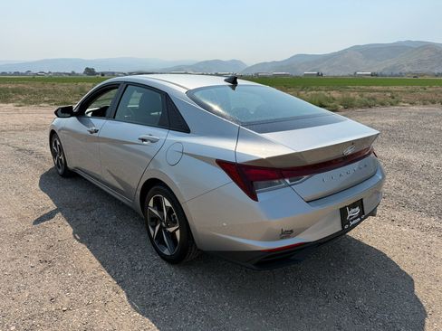 Used 2023 Hyundai Elantra SEL w/ Convenience Package FWD image 5