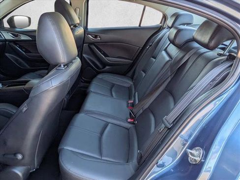 Used 2018 MAZDA MAZDA3 Touring FWD image 18