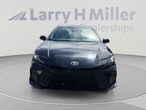 Used 2025 Toyota Camry SE FWD image 8