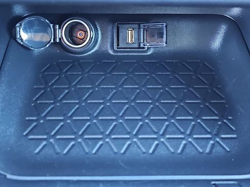 Used 2021 Toyota RAV4 XLE image 25