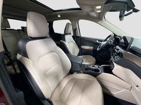 Used 2020 Ford Escape Titanium w/ Titanium Premium Package 2.0 AWD/4WD image 32