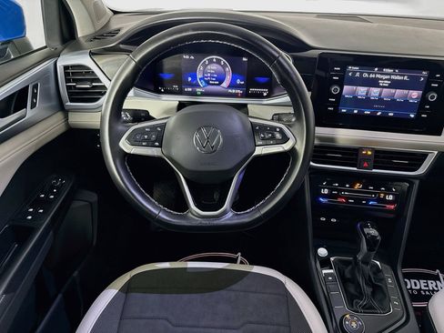 Used 2025 Volkswagen Taos SE w/ Panoramic Sunroof Package AWD/4WD image 24