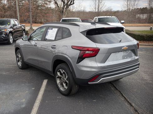 Used 2025 Chevrolet Trax LT image 7