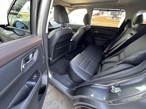 Used 2021 Nissan Rogue SV w/ Premium Package image 10