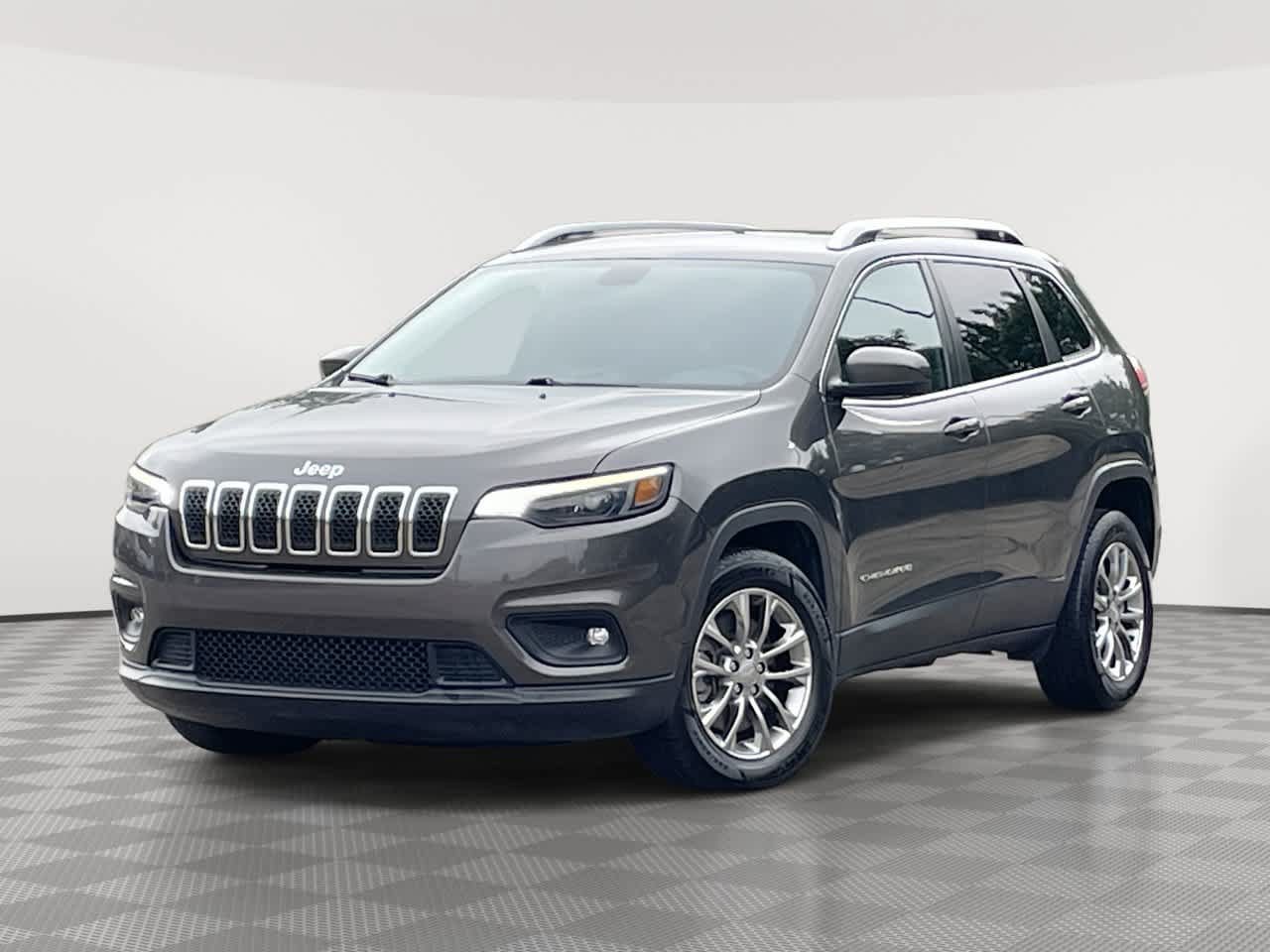 Used 2019 Jeep Cherokee Latitude Plus w/ Comfort/Convenience Group FWD image 1