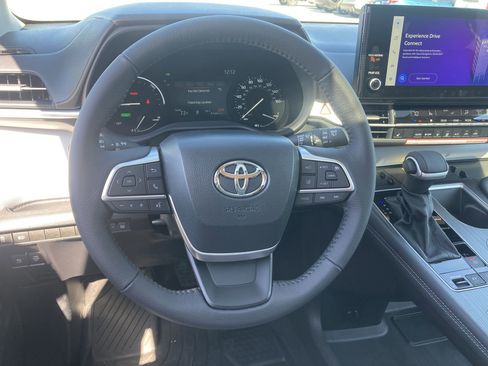 Certified 2026 Toyota Sienna XLE image 11