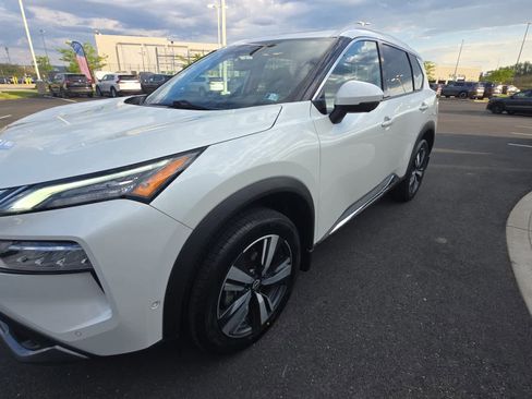 Used 2023 Nissan Rogue SL w/ SL Premium Package AWD/4WD image 6