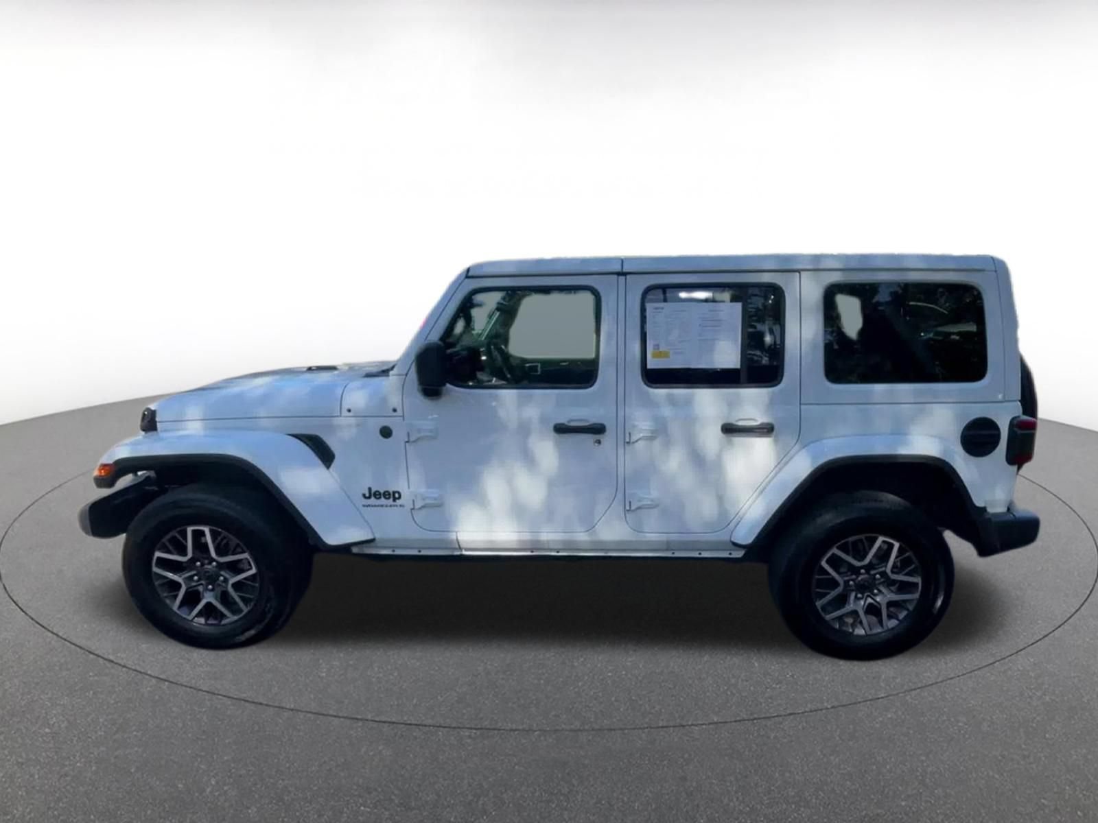 Used 2025 Jeep Wrangler Unlimited Sahara AWD/4WD image 8