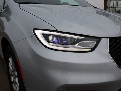New 2026 Chrysler Pacifica Select