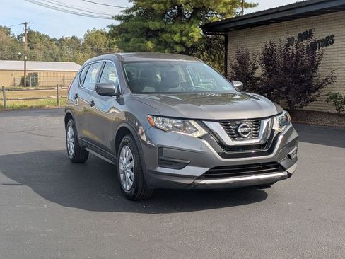 Used 2017 Nissan Rogue S AWD/4WD image 3