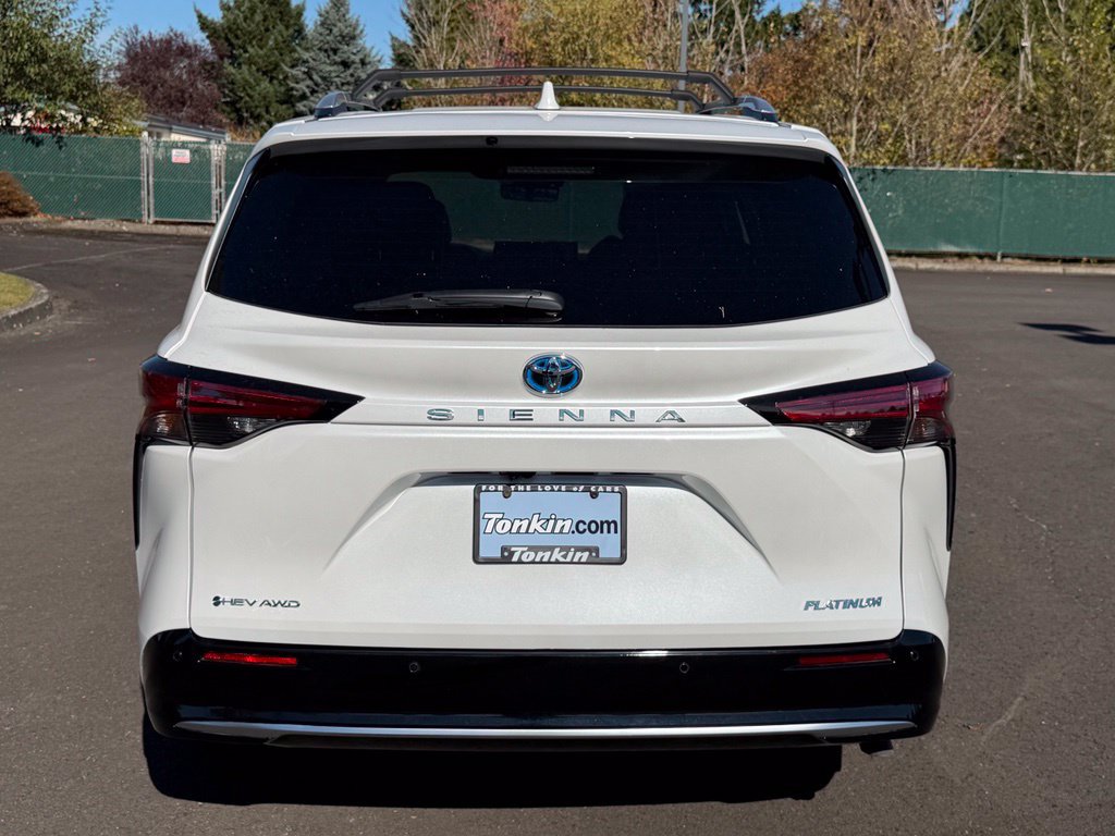 Used 2025 Toyota Sienna Platinum AWD/4WD image 7