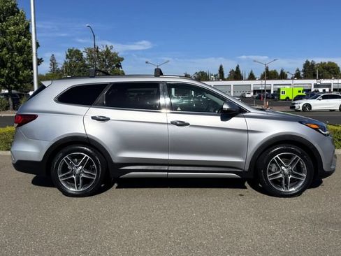 Used 2017 Hyundai Santa Fe Limited AWD/4WD image 4
