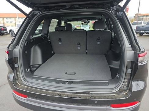 New 2026 Jeep Grand Cherokee Altitude image 12