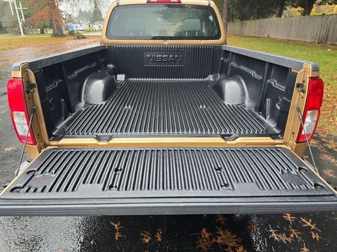 Used 2005 Nissan Frontier XE image 16