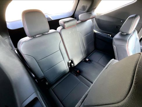 Used 2024 Chevrolet Traverse RS w/ LPO, Floor Liner Package AWD/4WD image 39