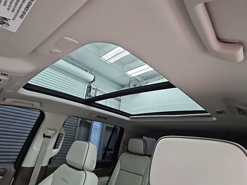 Used 2023 GMC Yukon XL Denali image 32