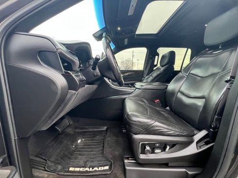 Used 2017 Cadillac Escalade Platinum AWD/4WD image 18