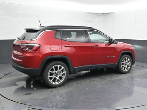 Used 2025 Jeep Compass Limited AWD/4WD image 3