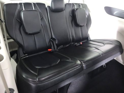 Used 2024 Chrysler Pacifica Touring-L FWD image 41