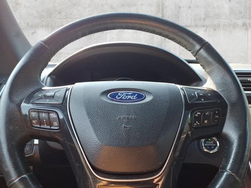 Used 2018 Ford Explorer Limited w/ Equipment Group 301A AWD/4WD image 19