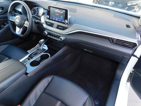 Used 2025 Nissan Altima 2.5 SR image 19
