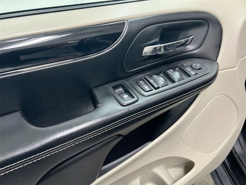 Used 2019 Dodge Grand Caravan SXT image 20