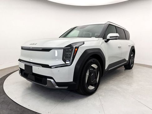 Used 2024 Kia EV9 Wind AWD/4WD image 16