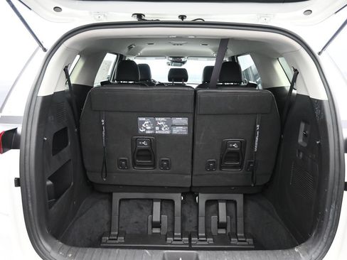 Certified 2024 Kia Carnival LX FWD image 21