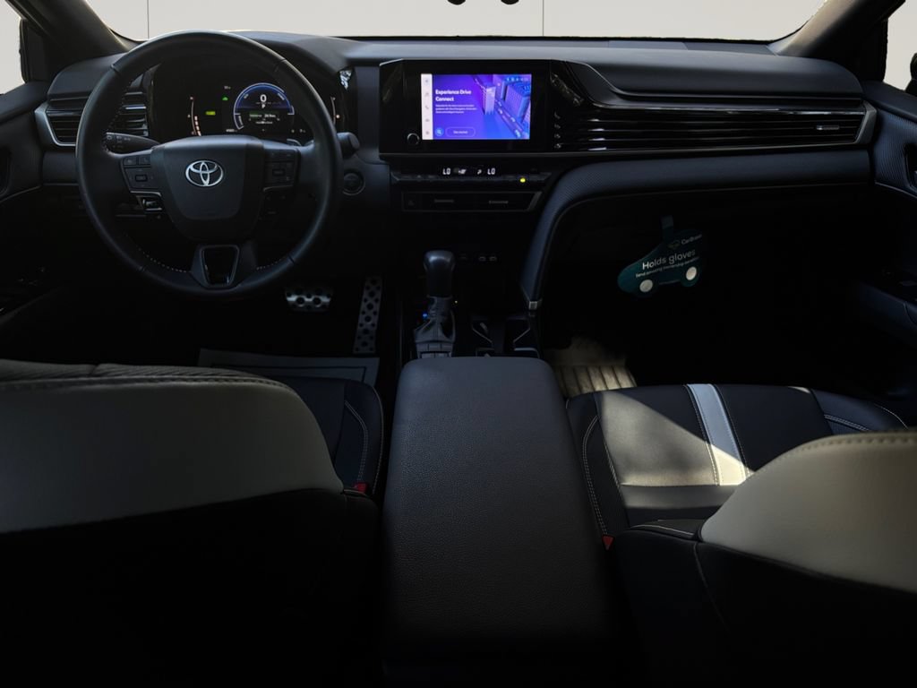 Used 2025 Toyota Camry SE w/ Convenience Package FWD image 15
