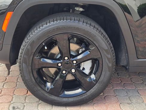 Used 2023 Jeep Grand Cherokee Limited w/ Luxury Tech Group II image 11