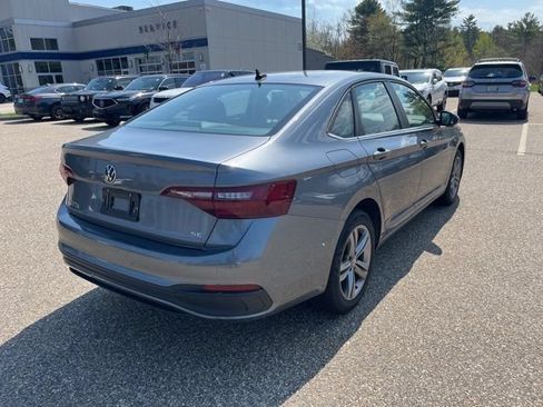 Used 2024 Volkswagen Jetta SE FWD image 5