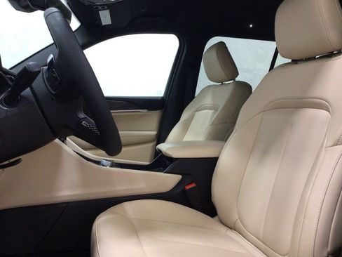 Used 2025 Jeep Grand Cherokee Limited AWD/4WD image 9