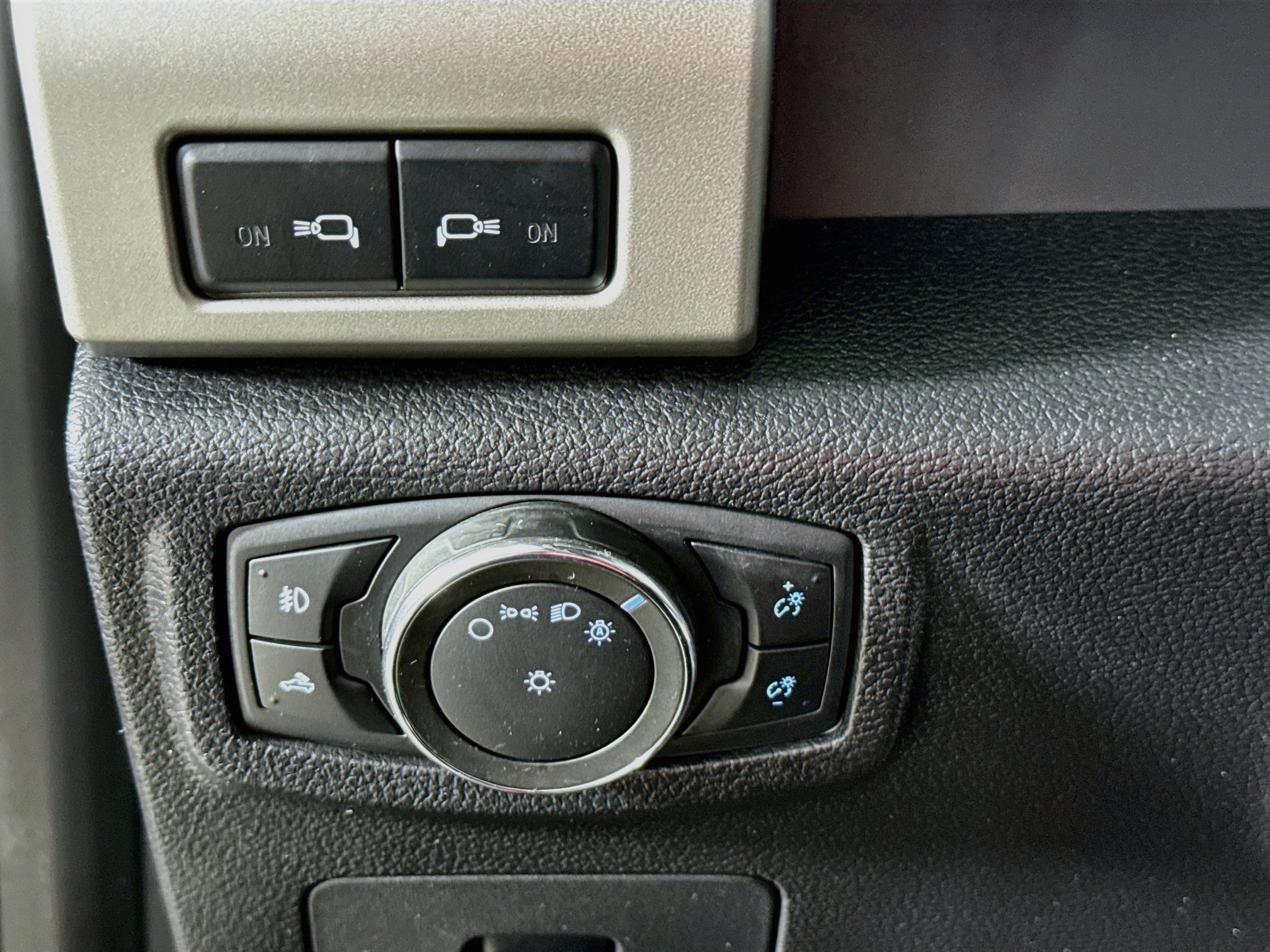 Used 2017 Ford F150 Lariat w/ Equipment Group 502A Luxury AWD/4WD image 9