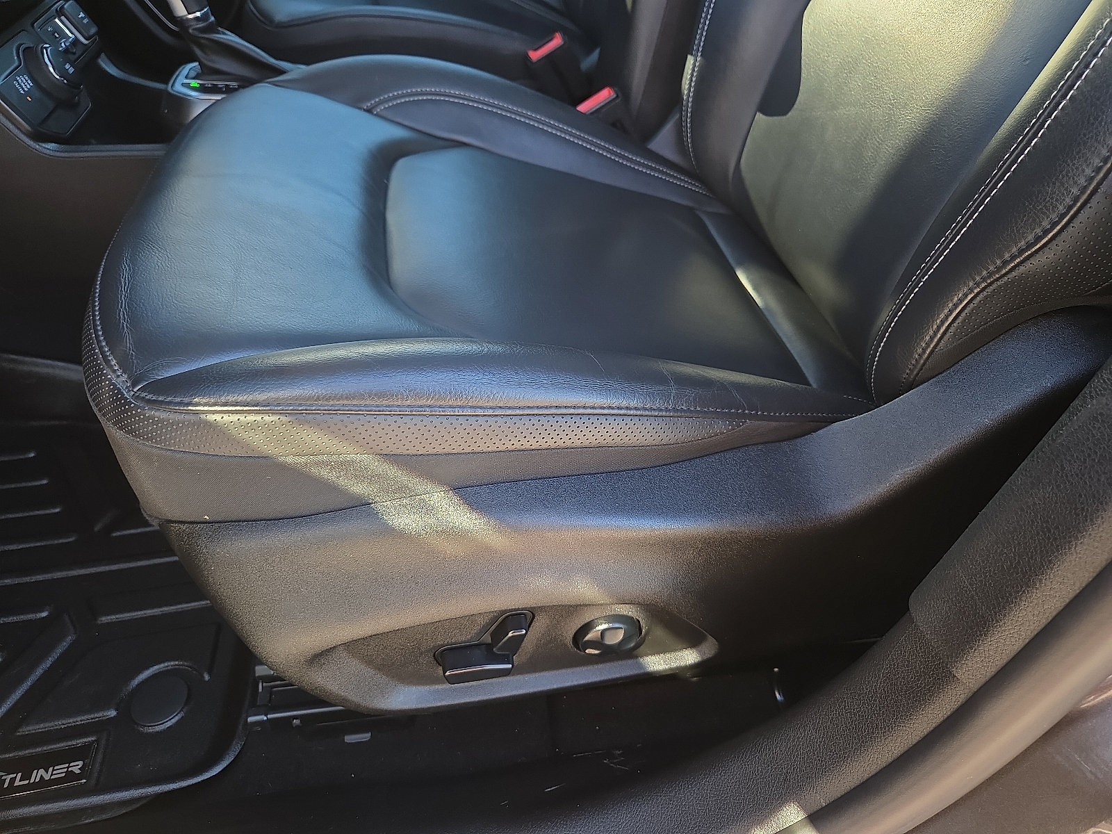 Used 2021 Jeep Renegade Limited w/ Sun & Sound Group AWD/4WD image 14