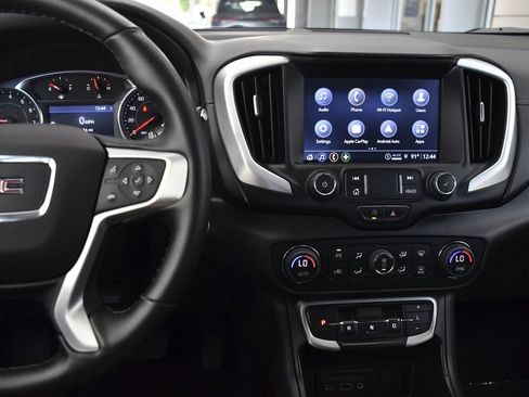 Used 2023 GMC Terrain SLT w/ Tech Package FWD image 11