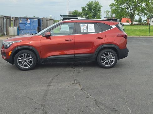 Used 2023 Kia Seltos S w/ Navigation Package FWD image 4