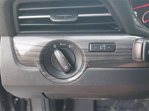 Certified 2022 Volkswagen Passat 2.0T R-Line image 27