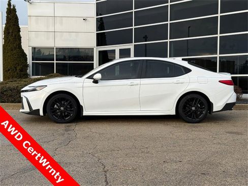 Used 2025 Toyota Camry SE image 6