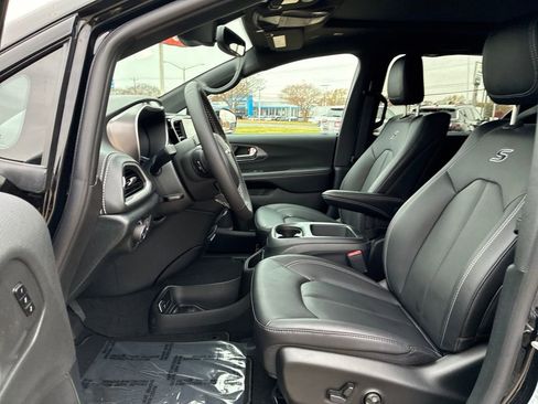 New 2026 Chrysler Pacifica Select image 10