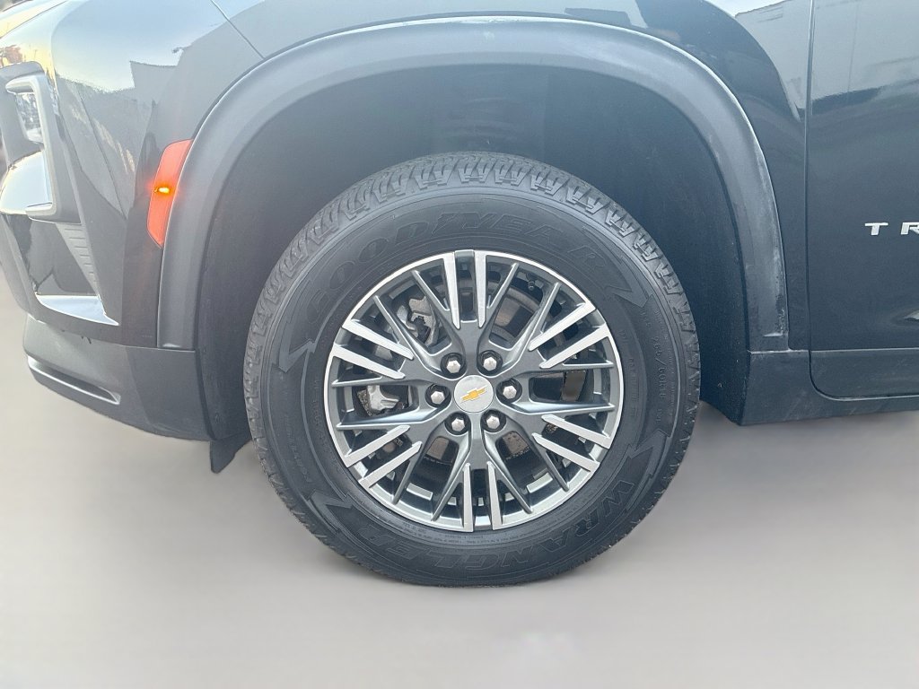 Used 2024 Chevrolet Traverse LS FWD image 31