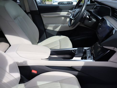 Used 2024 Audi Q8 e-tron Premium Plus w/ Premium Plus Package image 13