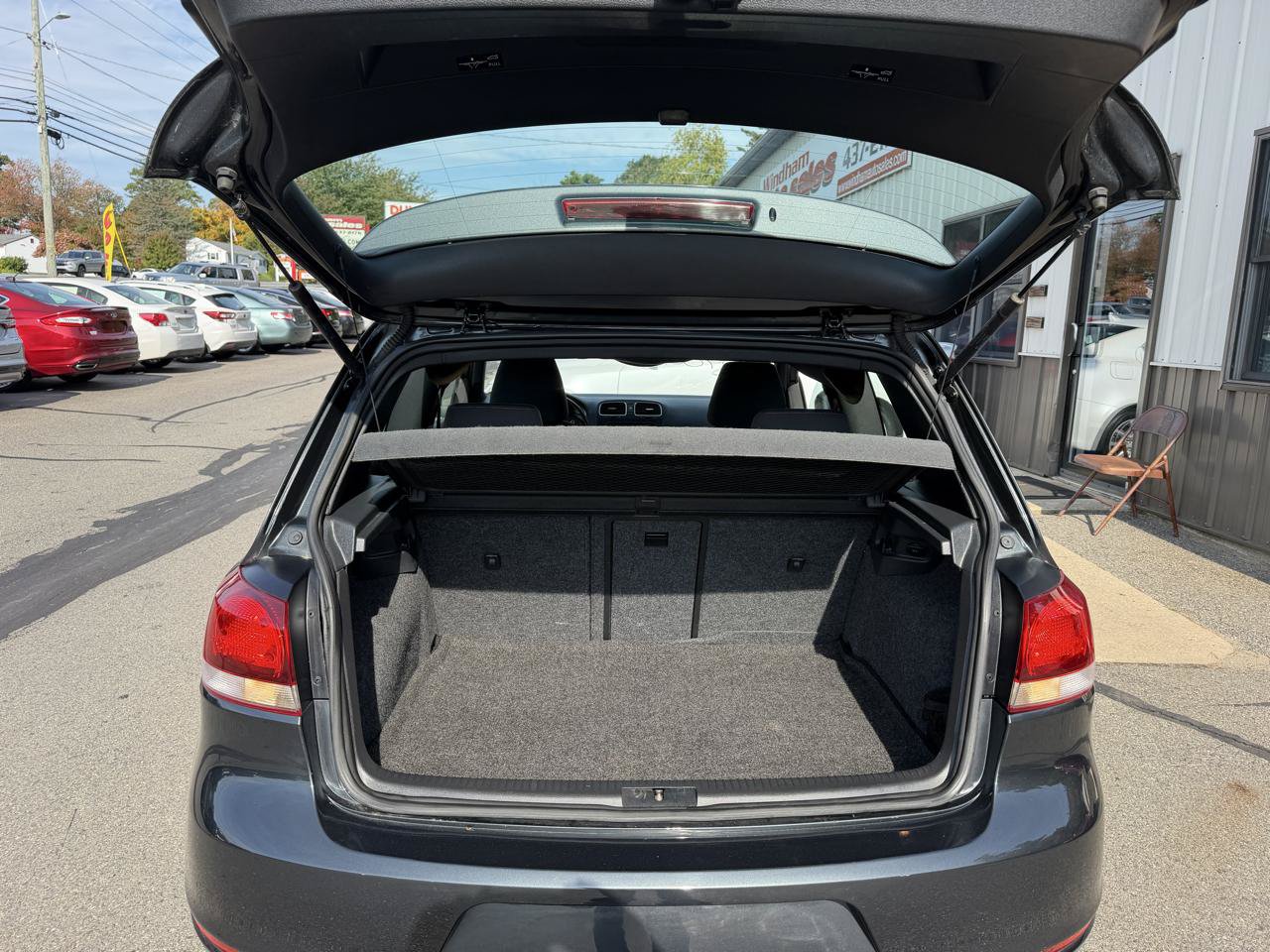 Used 2011 Volkswagen Golf 2-Door FWD image 8