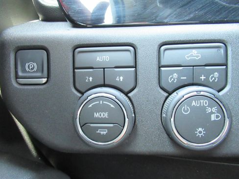 Certified 2026 Chevrolet Silverado 1500 LT AWD/4WD image 23