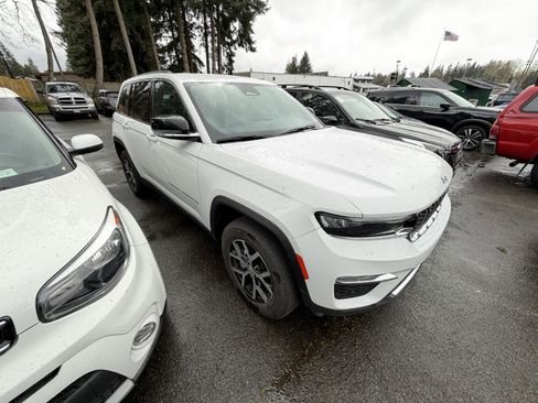 Used 2024 Jeep Grand Cherokee Limited image 1
