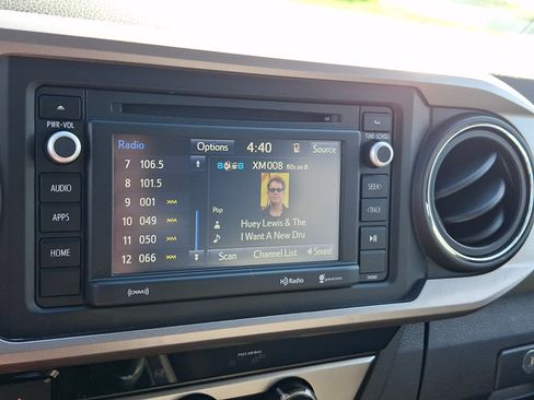 Used 2018 Toyota Tacoma SR5 AWD/4WD image 16