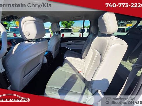 Used 2024 Jeep Wagoneer L Series II w/ Flexible Seating Group AWD/4WD image 25