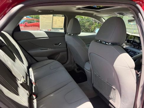 Used 2022 Hyundai Elantra SEL w/ Convenience + Premium Package FWD image 30