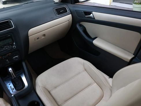 Used 2012 Volkswagen Jetta SE FWD image 13